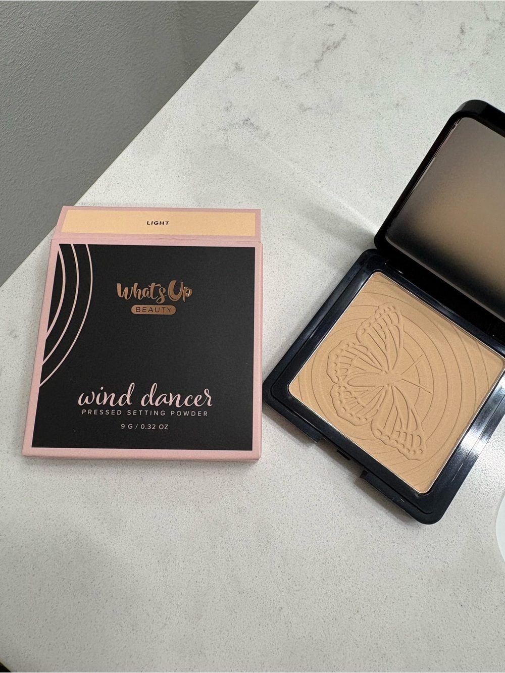 What’s up Beauty Pressed Setting Powder - Light 🆕